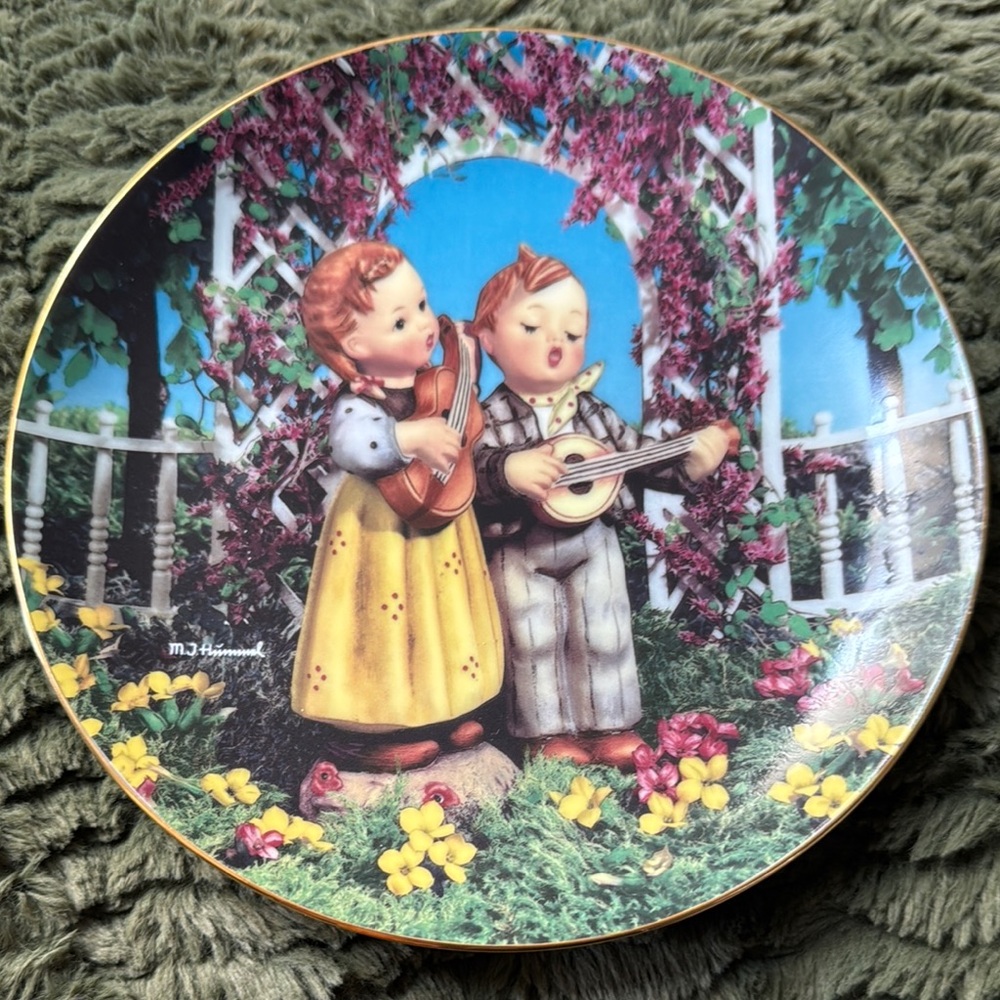 1990 Hummel Danbury Mint Collector's Plate "Little Musicians"  Little Companions